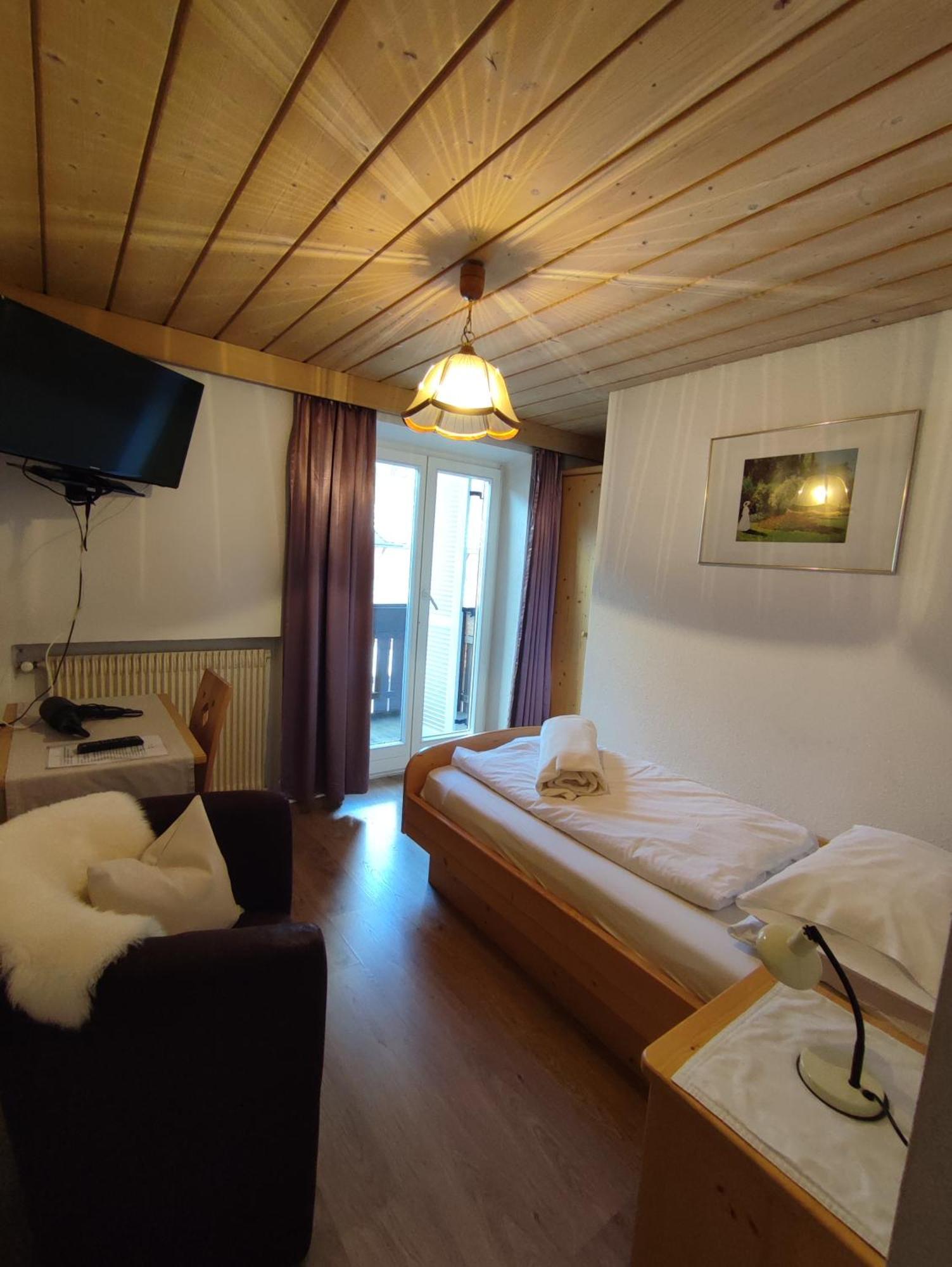Garni Hattlerhof B&B Brunico Exterior foto