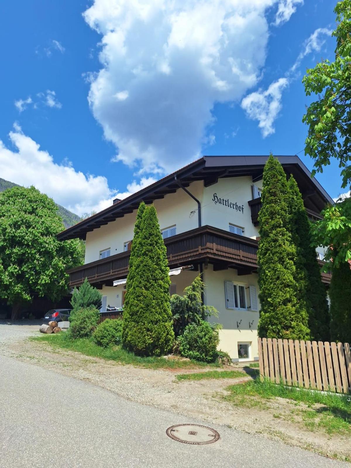 Garni Hattlerhof B&B Brunico Exterior foto